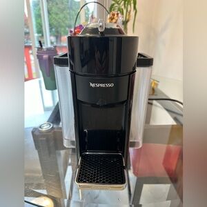 Nespresso Vertuo Flat Top machine. Milk frother and 2 glasses . Great condition